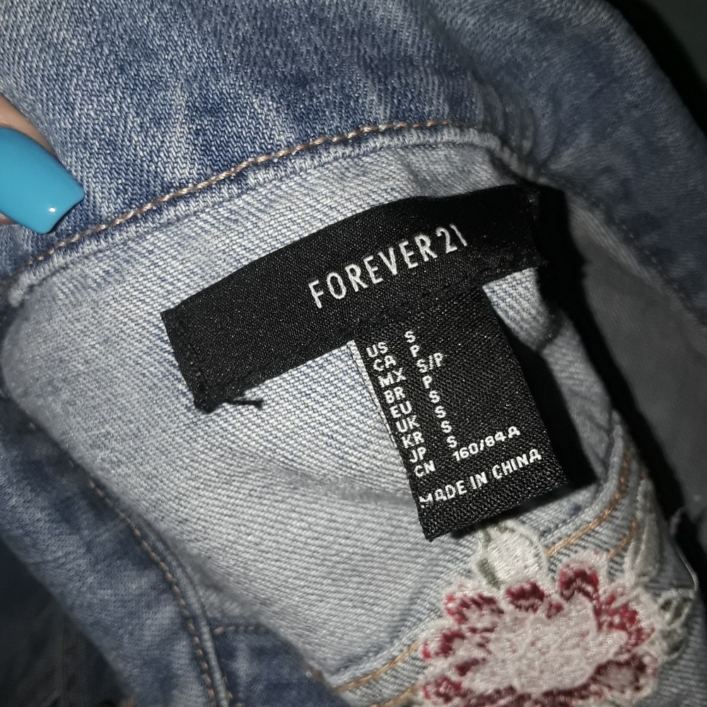 Cropped embroided denim jacket